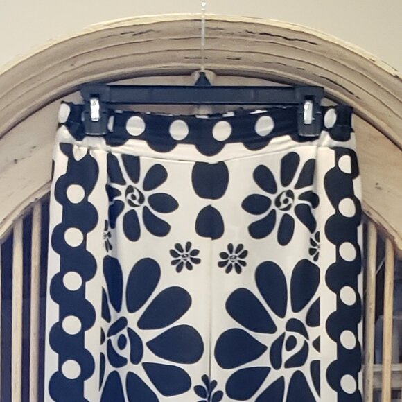 Rose and Olive Black and While Bold Flower Wide Leg Pant - Picture 3 of 11